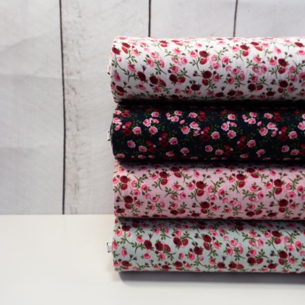Musselin Double Gauze Kleine Rosen weiß