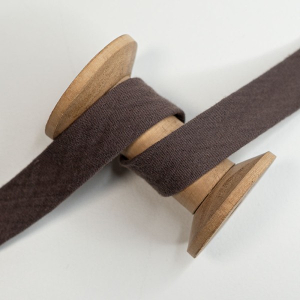 Musselin Schrägband Amelie 20mm taupe dunkel