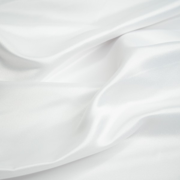 Italienischer Festtagssatin weiß