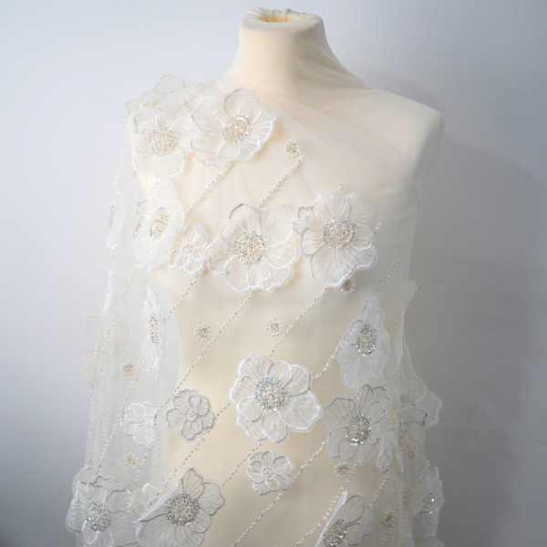 Brautkleidspitze 3D Blumen Perlenstickerei ivory