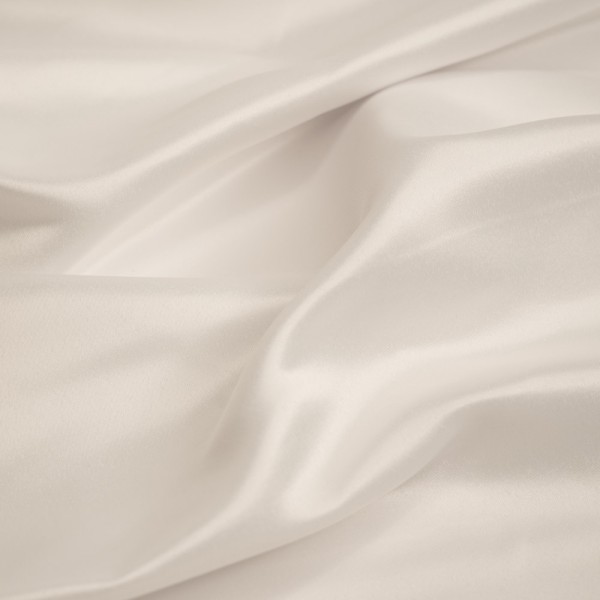 Italienischer Festtagssatin creme