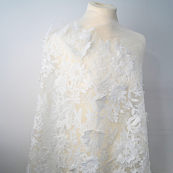 Brautkleidspitze 3D Blumen Stickerei ivory