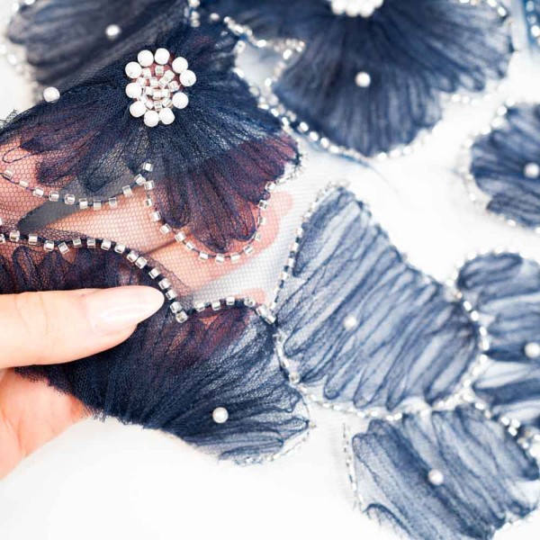 Festtagsspitze Blüten und Perlenstickerei navy